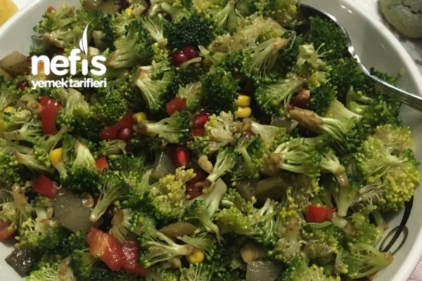 Nefis Tadıyla Çiğ Brokoli Salatası