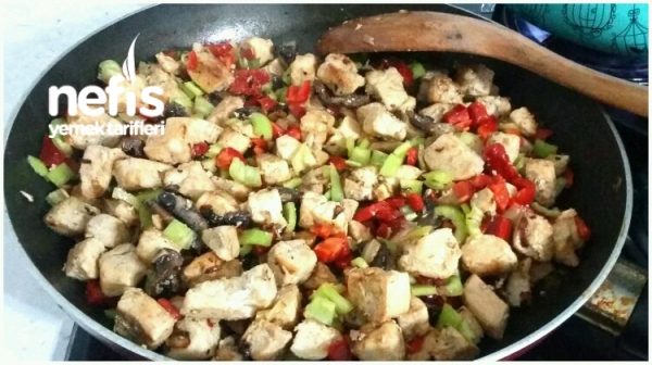 Κοτόπουλο σοτέ με λαχανικά και μανιτάρια (στην πλήρη γεύση του)