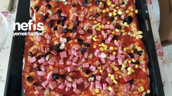 Hazır Ekmek Hamurundan Pizza Nefis Yemek Tarifleri Hazır Ekmek Hamurundan Pizza Nefis Yemek Tarifleri