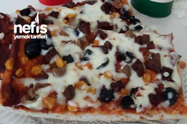 Hazır Ekmek Hamurundan Pizza Nefis Yemek Tarifleri