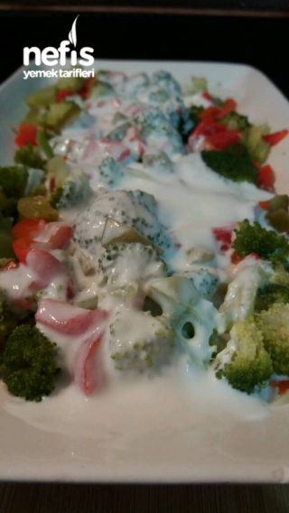 Brokoli Salatası (yoğurtlu nefis)