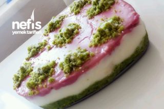 Ispanaklı Renkli Muhallebi Pastası Tarifi