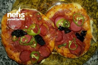 İkramlık/Kahvaltılık Minik Pizza Tarifi