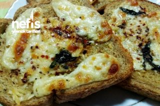 Sarımsaklı Ekmek (Kahvaltılık Pizzacıklar 3) Tarifi
