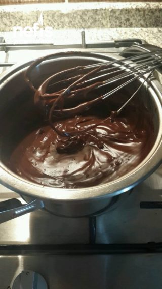 Evde Yapılan Çikolata Sosu