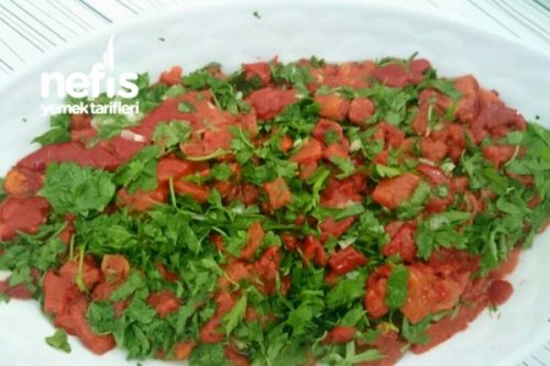 Közlenmiş Kırmızı Biber Salatası Tarifi