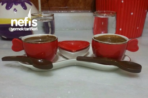 Enfes Sütlü Çikolatalı Türk Kahvesi