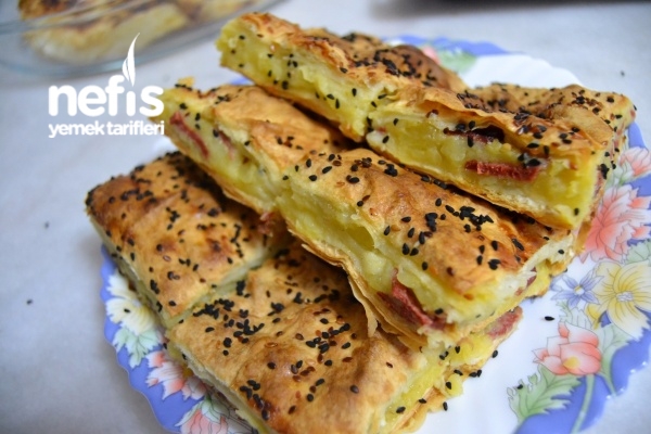 Kaşarlı Sucuklu Karışık Börek Nefis Yemek Tarifleri