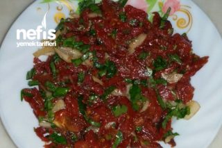 Kuru Domates Salatası Tarifi
