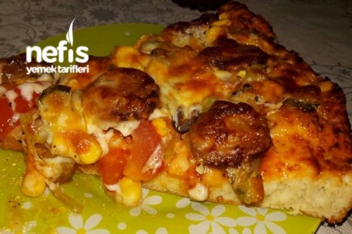 Evde Nefis Pizza (Bol Malzemeli) Tarifi