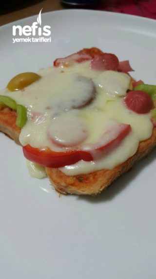 Çiçek Ekmek Veya Tost Ekmeğinden Pizza