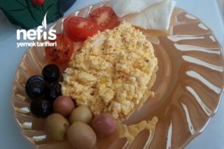 Çökelekli (Lor Peynirli) Yumurta Kahvaltılık Tarifi