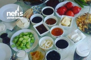Anne Evinde Kahvaltı Hazırlıkları Tarifi