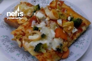 Bol Sebzeli Pizza Tarifi