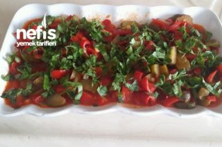 Köz Kırmızı Biber Salatası Tarifi