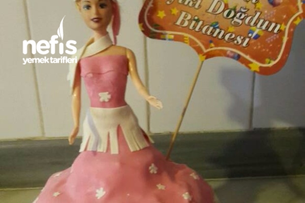 Şeker Hamuru İle Barbie Yaş Pasta