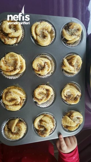 Muffin Kaloninda Haşhaşlı Mayali Gül Poğaça