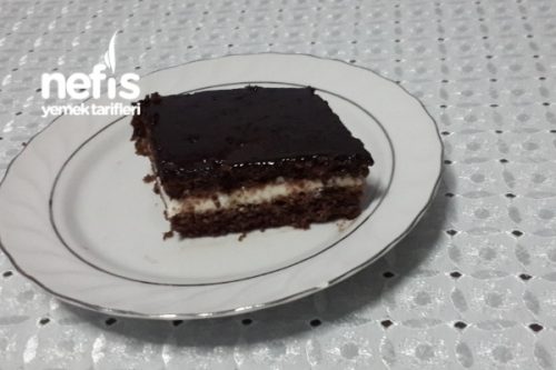 Çikolata Soslu Kremalı Kek Tarifi