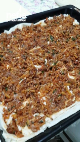 Lahmacun Tadında Kıymalı Patatesli Börek