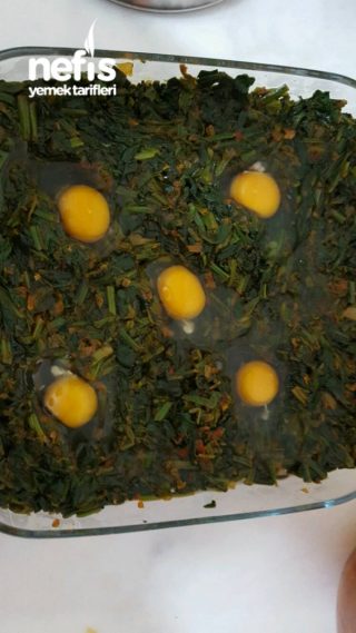 Fırında Yumurtalı Ispanak