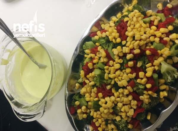 Brokolili Avokado Salatası Nefis Yemek Tarifleri