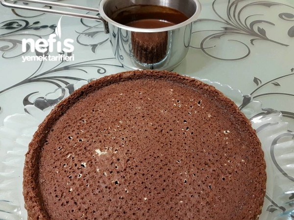 Kremalı Bol Çikolata Soslu Tart Kek