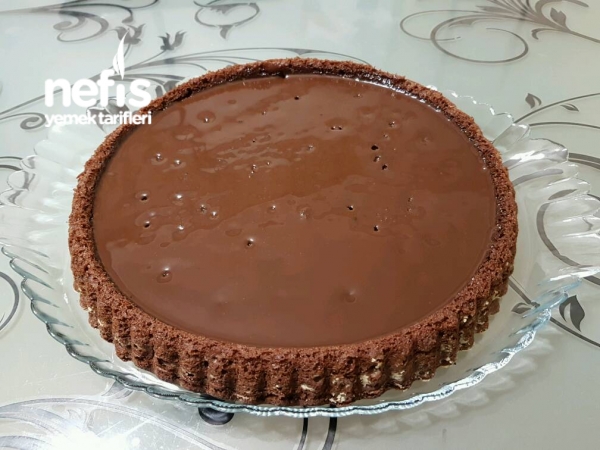 Kremalı Bol Çikolata Soslu Tart Kek