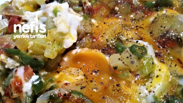 Yumurtalı Pırasa Ve Patates Kavurması