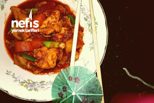 2. Baharatlı Tavuk – Kore Mutfağı