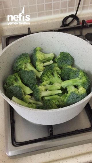 Brokoli Salatası(bol Ekşi Sevenlere Birebir Tarif)