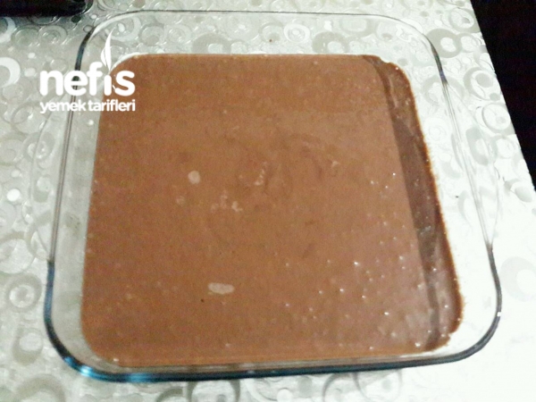 Υγρό κέικ με σάλτσα σοκολάτας (2 στρώσεις γεύσης:))