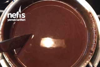 Dondurmacı Usulü Çikolata Sosu Tarifi