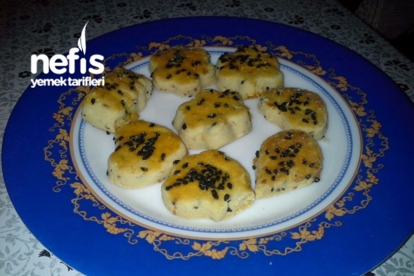 Çörek Otlu Tuzlu Kurabiye