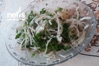 Tatlı Beyaz Soğan Salatası Tarifi
