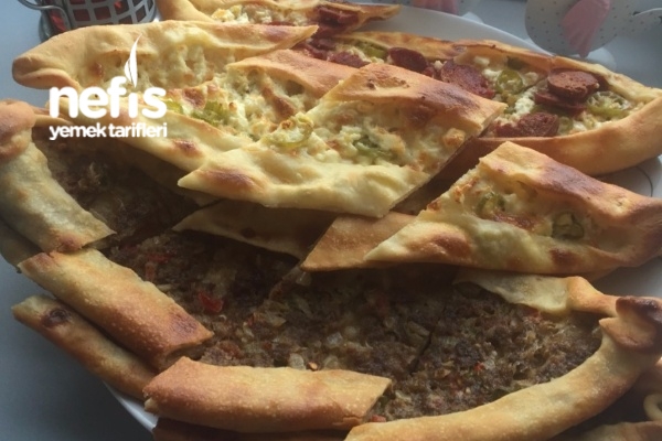 Kıymalı Peynirli Pide