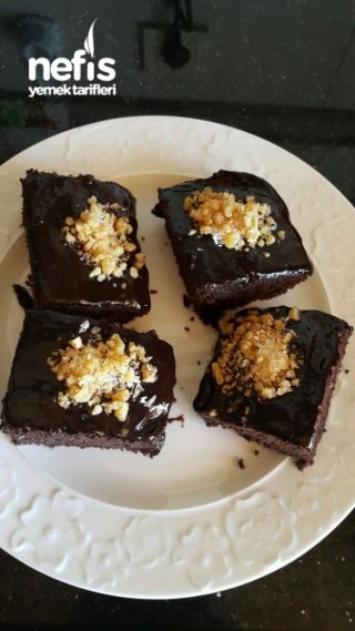 Kakaolu Enfes Kek (Yerken Parmaklara Dikkat)