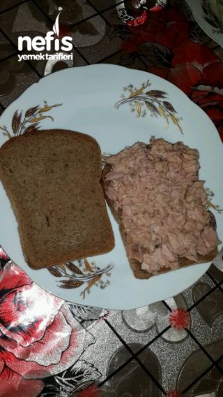 Ton Balıklı Sandviç (Hem Pratik Hem De Sağlıklı Bir Öğle Yemeği)