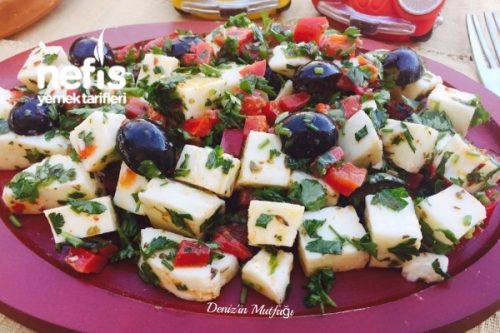 Hellim Peyniri Salatası Tarifi