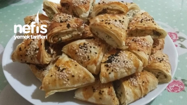 Çıtır Çıtır Peynirli Üçgen Börek