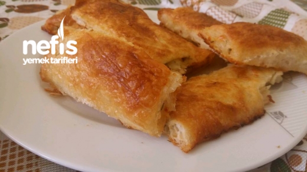 Baklava Yufkasindan Peynirli Börek