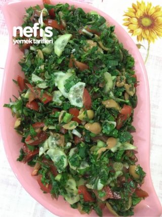 Taze Kekik Ve Yeşil Zeytin Salatası