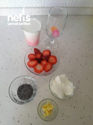 Chialı Meyveli Smoothie (diyetiniz İçin Ara Öğün)