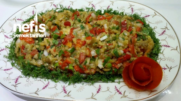 Közlenmis Patlıcan Biber Salatası