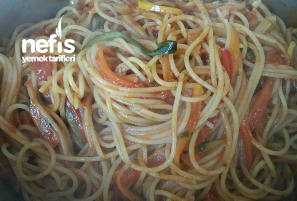 Sebzeli Domatesli Spagetti