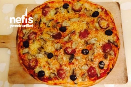 İnce Çıtır Pizza (Gerçek İtalyan Pizzası) Tarifi