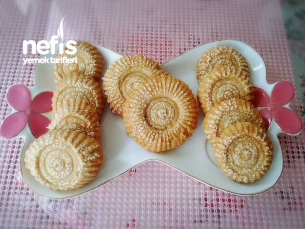 Kömbe Kalıbıyla Kıyır Kıyır Tuzlu Kurabiye (Çakma Kömbe) Nefis Yemek