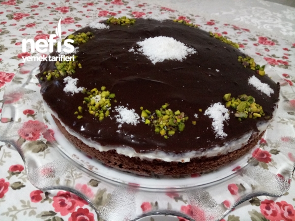 Kremalı Çikolata Soslu Kek Nefis Yemek Tarifleri 3166569