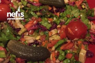 Bol Malzemeli Karışık Salata Tarifi