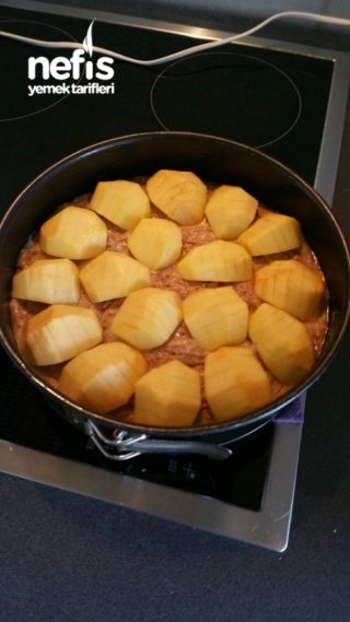 Apfelkuchen mit Guss (Elmali kek pudraseker Soslu)