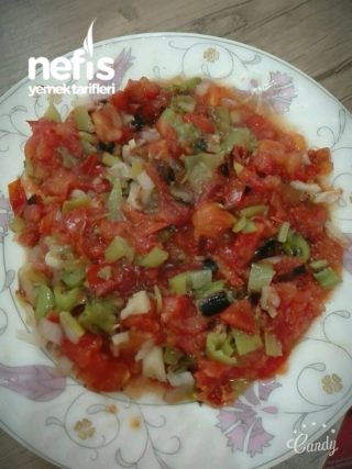 Közlenmiş Domates Salatası 100 Kalori